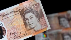 Türk Lirası karşısında rekor seviyeye çıkan Sterlin düşüşe geçti