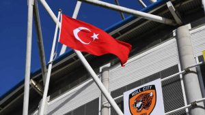 Acun Ilıcalı, Hull City stadına Türk Bayrağı’nı dikti