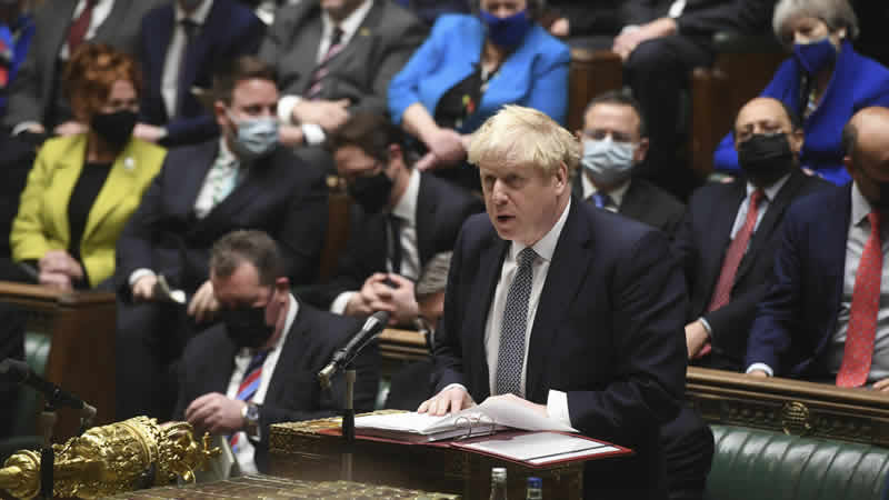 Başbakan Boris Johnson’dan “milletvekillerine şantaj” iddialarına yanıt!