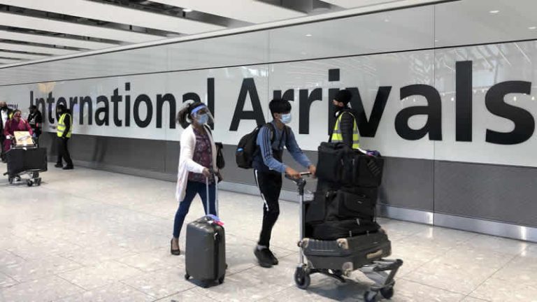 Birleşik Krallık’a gelenler için yeni seyahat kuralları yürürlüğe girdi
