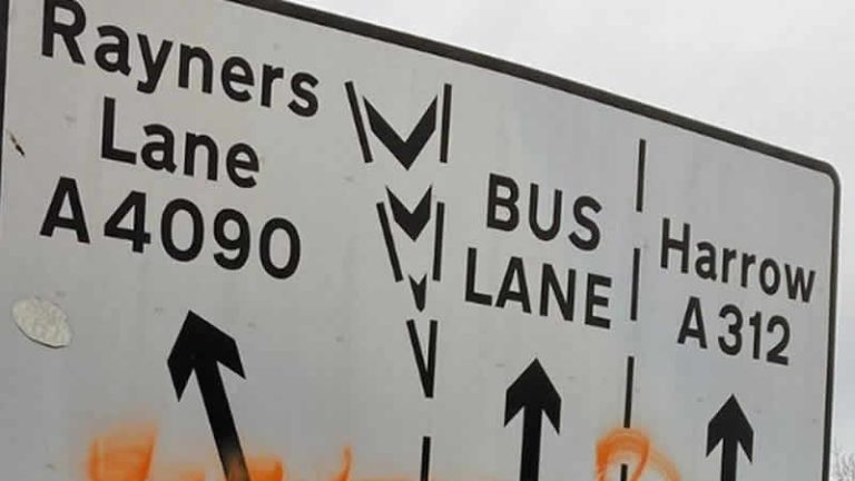 Londra’da bu yoldan geçen sürücüler trafik cezasından kaçamıyor