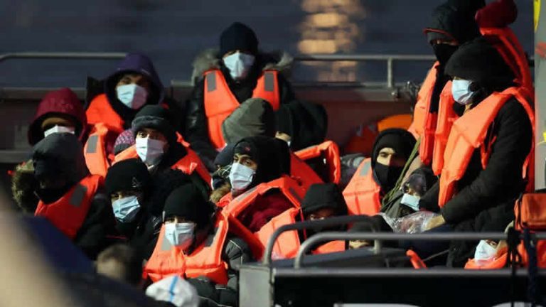 İngiliz ordusu kaçak göçmen operasyonlarını devralmaya hazırlanıyor