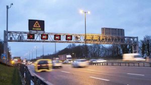 İngiltere hükümeti “fazla şeritli akıllı otoyolların” yapımını durdurdu