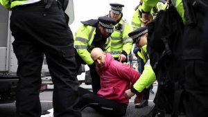 Lordlar, hükümetin protestoları kontrol altına alma girişimini reddetti