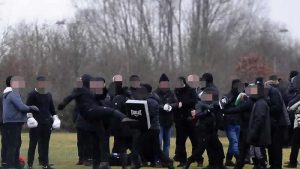 İngiltere’de aşı karşıtı bir grup ‘savaşmak’ için eğitim alıyor iddiası