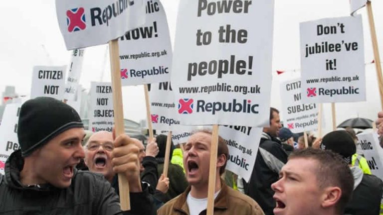 Kraliçe’nin 70. yıldönümünde monarşinin kaldırılması için kampanya