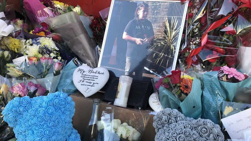 Londra’da bıçakla katledilen 30 genç için protesto yürüyüşü