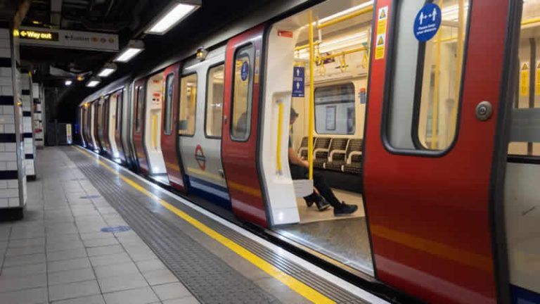 Londra’nın en yoğun metro hatlarından biri dört aylığına kısmen kapatıldı