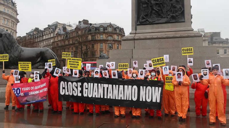 Londra’da turuncu tulumlu Guantanamo protestosu