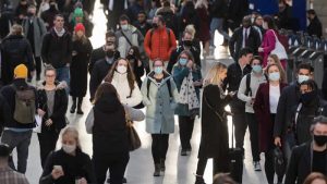 Boris Johnson: “Covid planıyla yaşamak özgürlüğü geri getirecek”