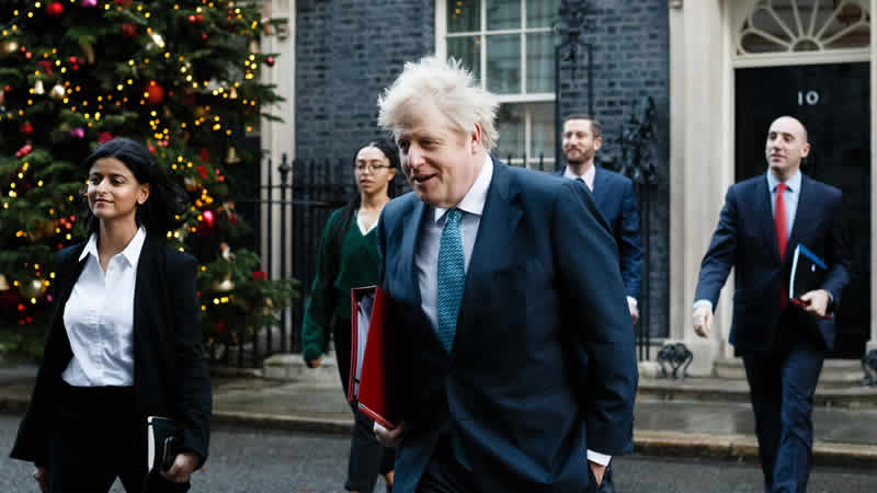 10 Numara’da art arda gelen istifalar İngiltere gündemini sarstı!