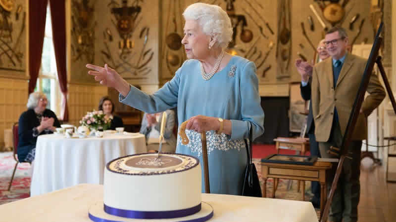 Kraliçe Elizabeth, Platinum Jübile’yi kutlamak için resepsiyon verdi