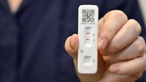 İngiltere’de Covid-19 nedeniyle izolasyon kuralı bu ay rafa kaldırılabilir