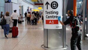 İngiltere’ye varışlarda PCR testi zorunluluğu kaldırıldı