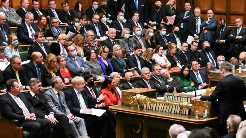 Kendi partisinde Boris Johnson’ın istifa etmesini isteyenlerin sayısı artıyor