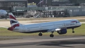 Londra Heathrow Havaalanı’nda facianın eşiğinden dönüldü