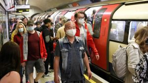 Londra’da metro ve otobüs ücretleri son on yılın en büyük zammını gördü