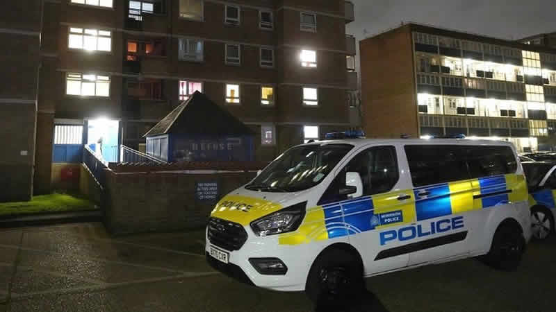 Enfield’ta 18 yaşındaki genç bıçaklı saldırının kurbanı oldu