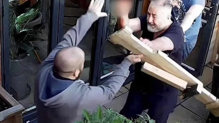 Gloucestershire’da bir Türk, park yeri yüzünden tartıştığı komşusunu öldürdü