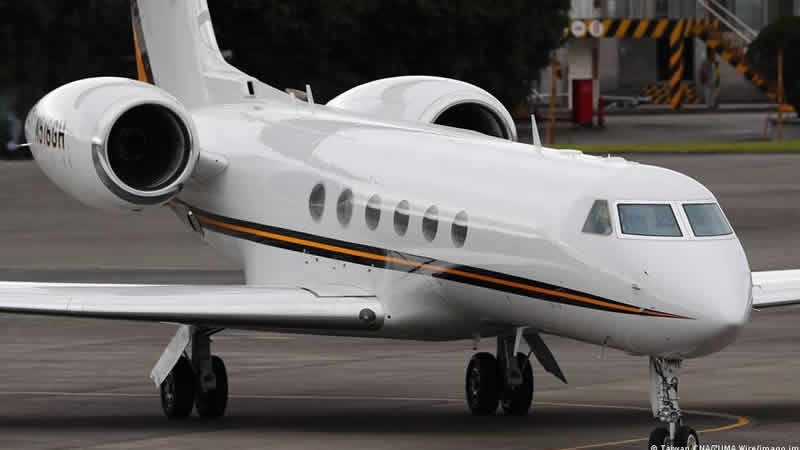 İngiltere Rus zenginlerine ait özel jetlere el koyabilecek