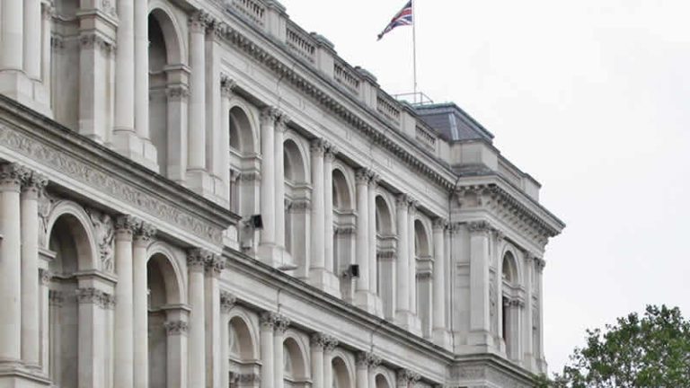 İngiltere, Rusya’da bulunması zorunlu olmayan vatandaşlarının ayrılmalarını tavsiye etti