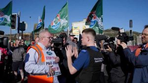 İngiltere’de 800 kişiyi işten çıkaran feribot operatörüne tepkiler büyüyor