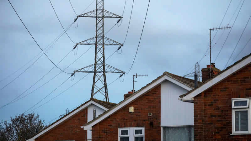 İngiltere’de hane halkının yıllık enerji gideri 3 bin sterline ulaşabilir
