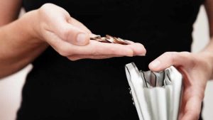 İnsanların beşte biri artan maliyetler nedeniyle bu yıl borçlanmayı bekliyor