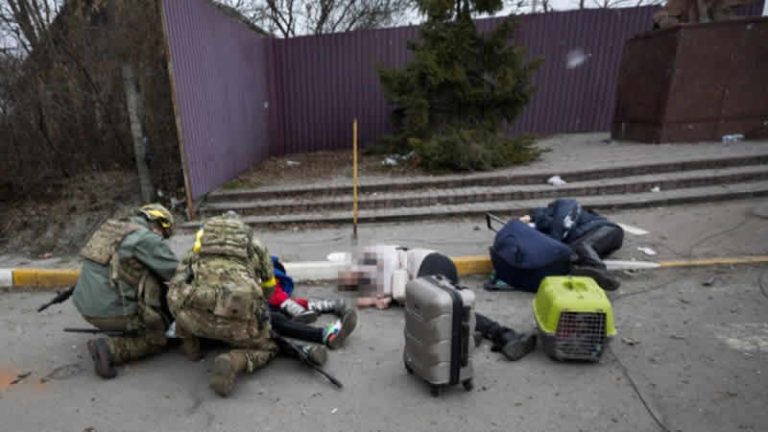 Irpin’de Rus işgalinden kaçan Ukraynalı siviller hedef oldu: 8 ölü