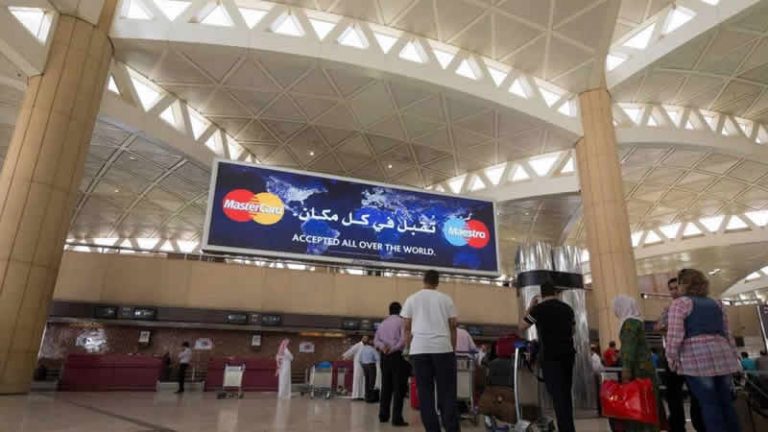 Suudi Arabistan, İngiltere’den gidenlere “vize” uygulamasını yeniden başlattı