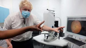 Başbakan Johnson, ihtiyati kısıtlamaların geri getirilebileceğini söyledi