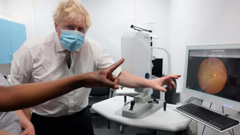 Başbakan Johnson, ihtiyati kısıtlamaların geri getirilebileceğini söyledi