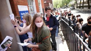 İngiltere’de Covid-19 dalgası çocuklar ve gençler arasında en üst seviyeye ulaştı