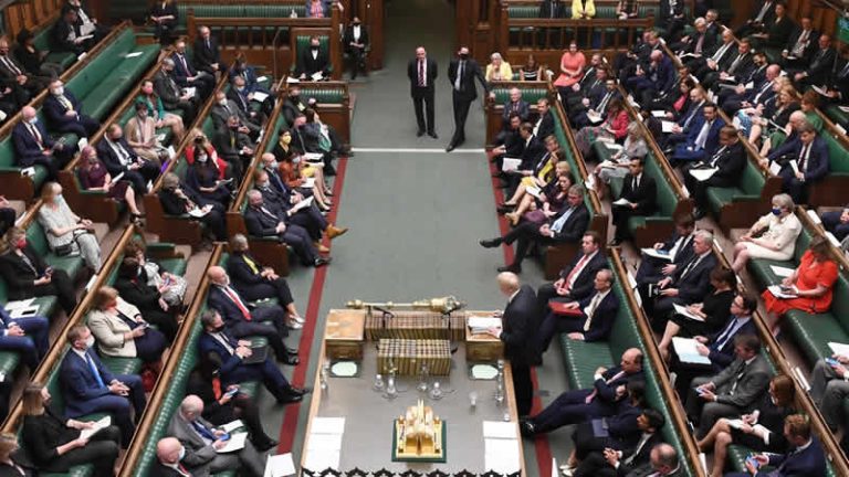 İngiltere’de parlamentoda porno izleyen milletvekili skandalı büyüyor