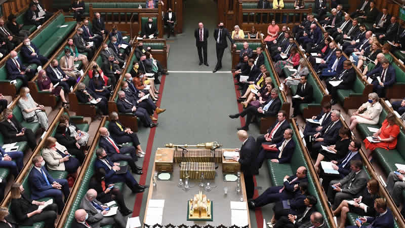 İngiltere’de parlamentoda porno izleyen milletvekili skandalı büyüyor