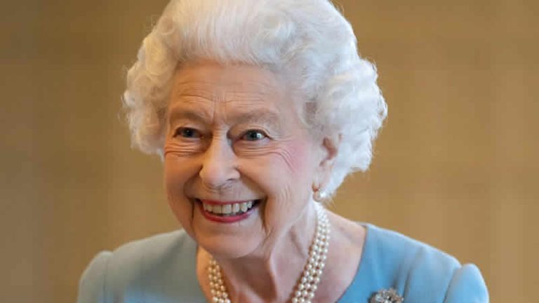 Kraliçe Elizabeth: “Korona virüs insanı yorgun ve tükenmiş bir hâlde bırakıyor”