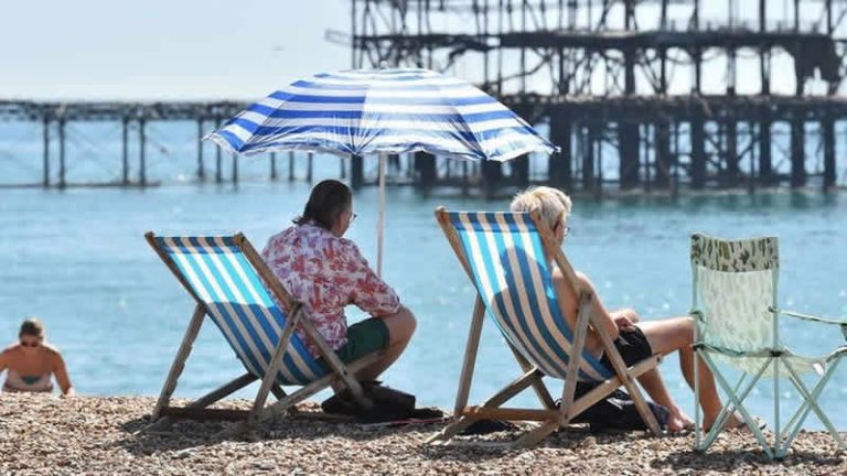 Kraliçe’nin 70. yıldönümü nedeniyle kalıcı resmi tatil talep ediliyor