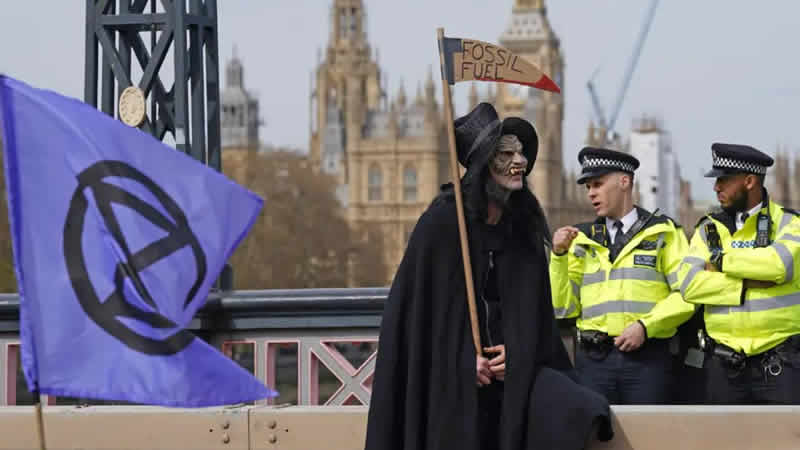 Yokoluş İsyanı yeniden Londra sokaklarını işgal etti