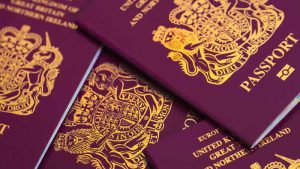 Ölen annesinin pasaportu ile İngiltere’ye gelen kadın, ülkesine iade edildi