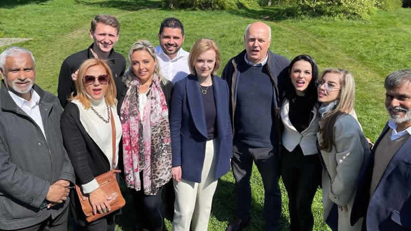 Türk siyasetçi Şazimet Palta İmre, Bakan Liz Truss’la birlikte seçim hazırlığında