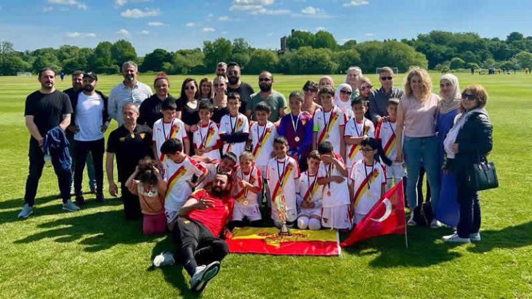 Göztepe FC London, U9 yaş grubunda şampiyonluk ipini göğüsledi