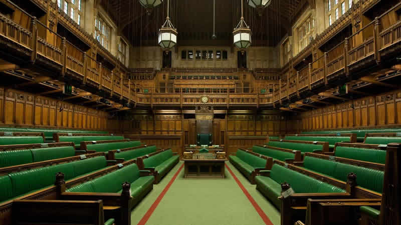 Halk, tecavüz şüphesiyle tutuklanan İngiliz milletvekilinin adının açıklanmasını istiyor