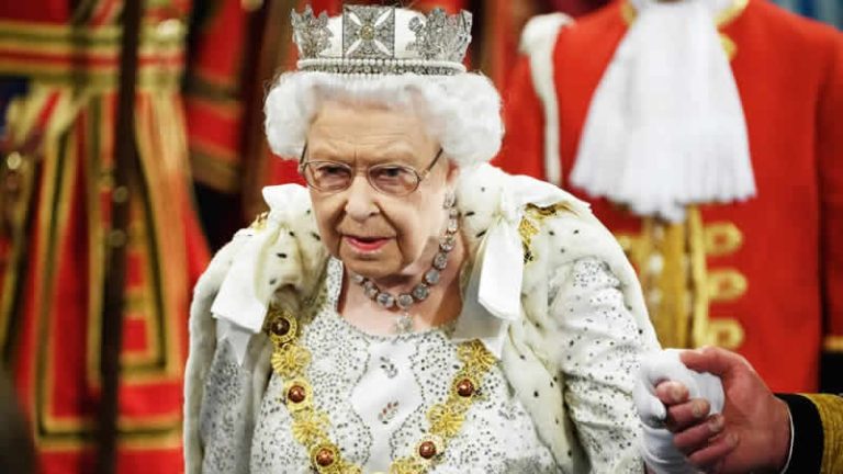 İngiltere parlamentosunun açılışını Kraliçe Elizabeth yerine Prens Charles ve William yapacak
