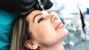 İngiltere’de 18 yaş altını etkileyebilecek estetik operasyonu reklamları yasaklandı