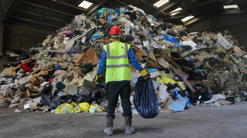 İngiltere’de binlerce kişinin katıldığı ‘Plastik Sayımı’ başladı