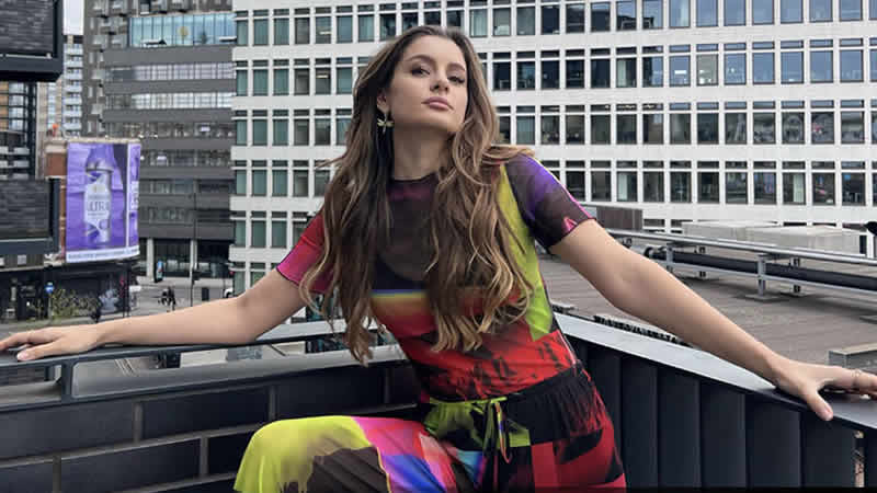 Londra Metrosu, şarkıcı Atiye’nin klibi için kapatıldı