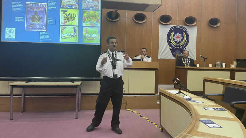 Londra’da gençlerin suça yönelik istismarının engellenmesi konusunda bilgilendirme toplantısı düzenlendi