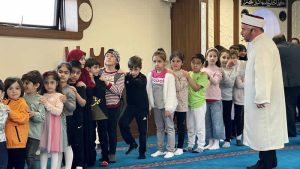 Ünlü model Bella Hadid’in meşhur ettiği ‘Teravih Treni’ İngiltere’ye taşındı