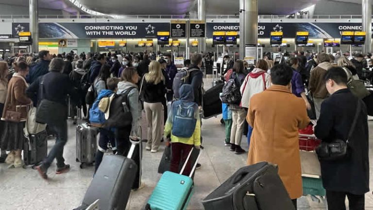 İngiltere hükümetinden havaalanı kaosunu önlemek için yeni plan