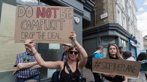 İngiltere’de Ruanda’ya gönderilecek göçmenlere destek gösterisi düzenlendi